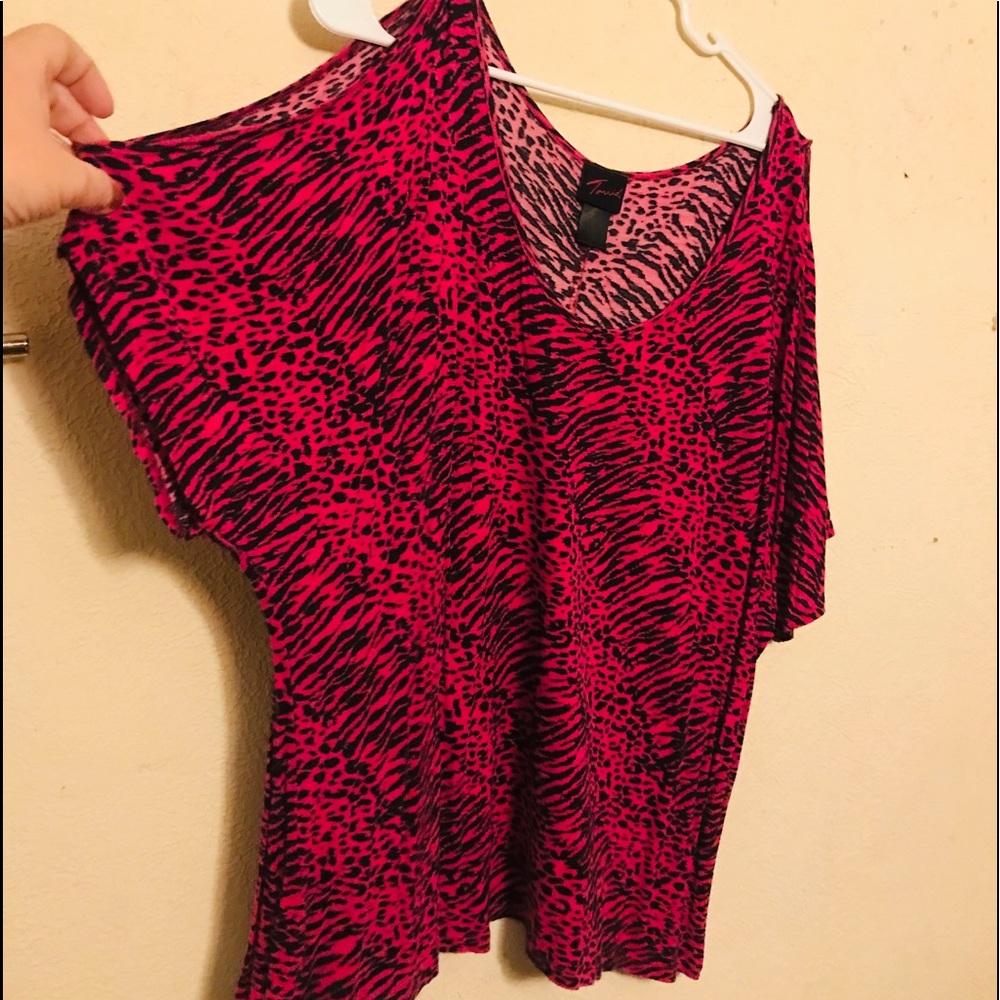 Size 3 Torrid cold shoulder top